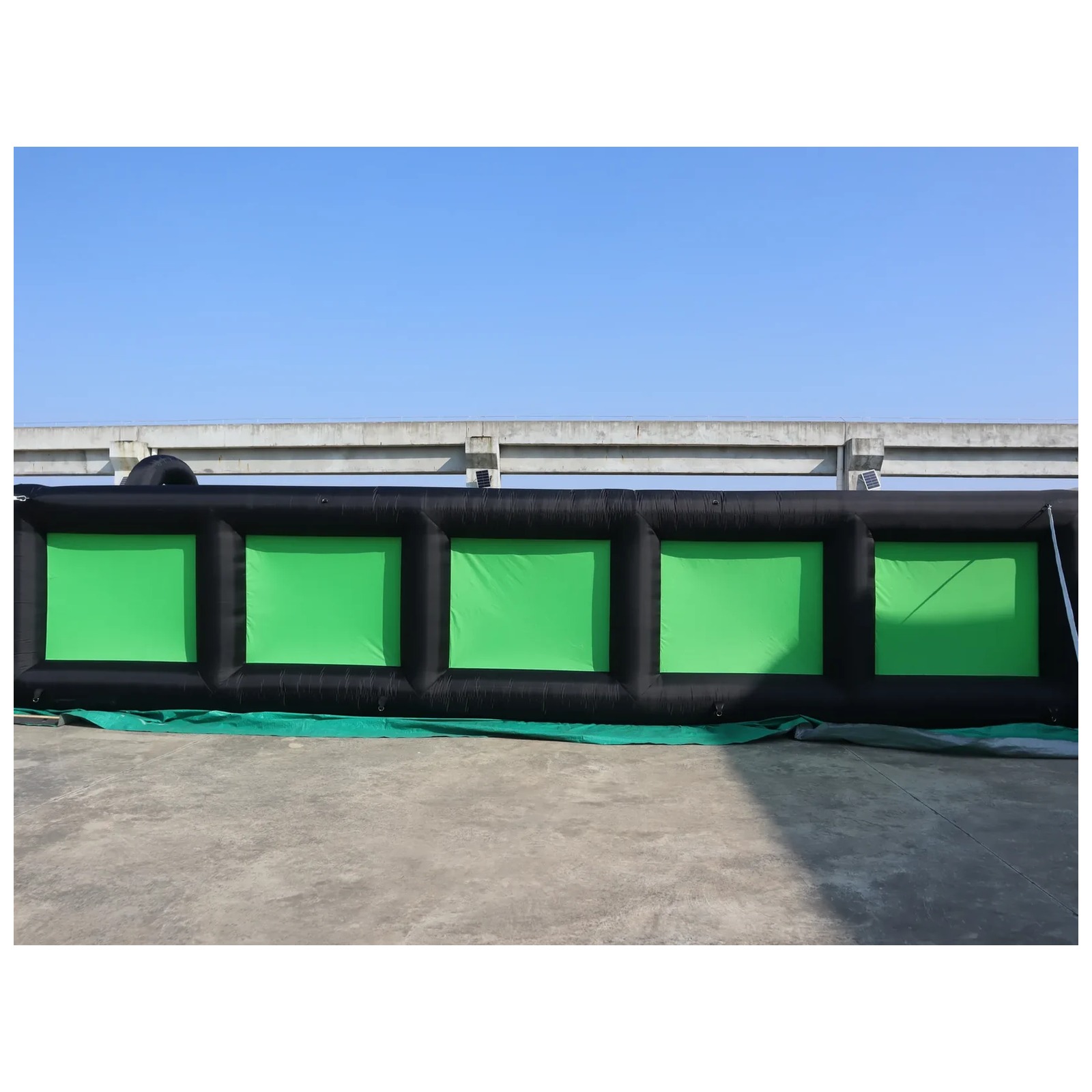 Laberinto Inflable Negro y Ver - Kids Outdoor Party Venue reseña y precio